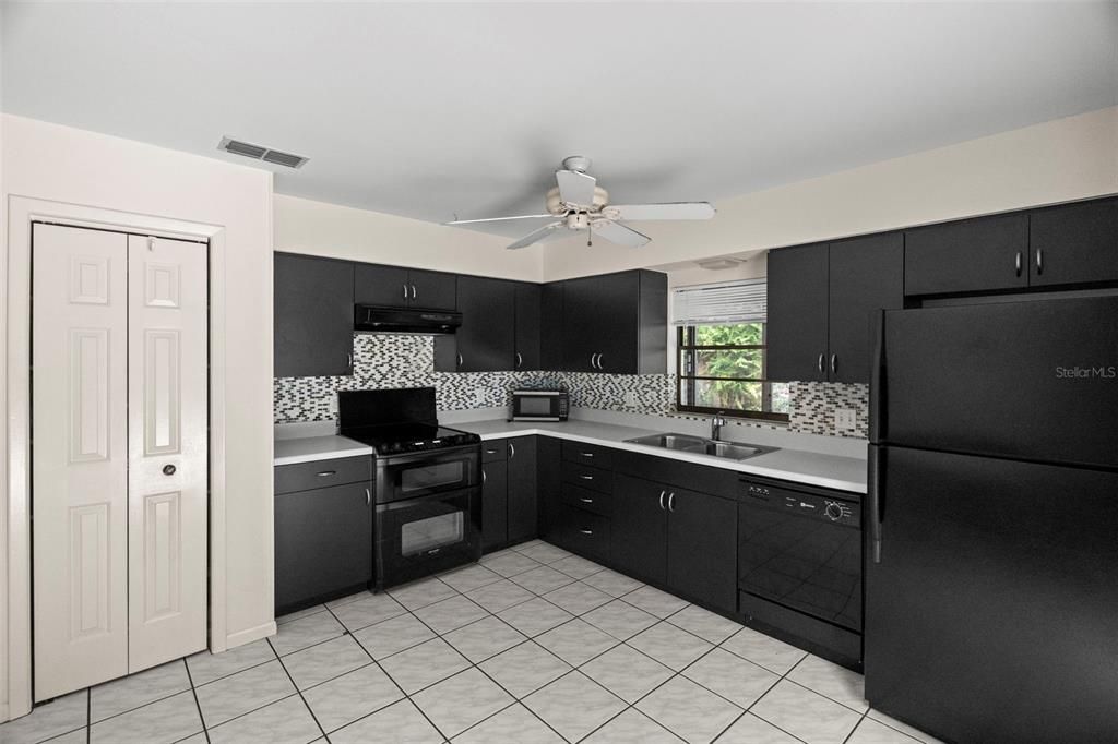 На продажу: $525,000 (3 спален, 2 ванн, 1965 Квадратных фут)