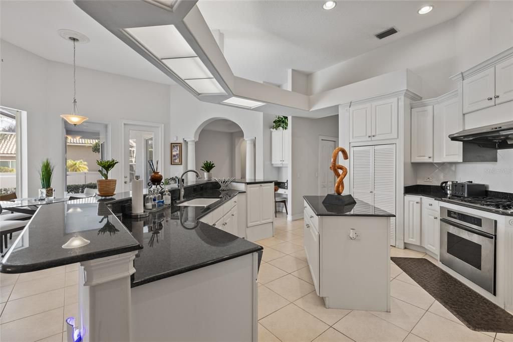 На продажу: $1,350,000 (4 спален, 4 ванн, 3464 Квадратных фут)