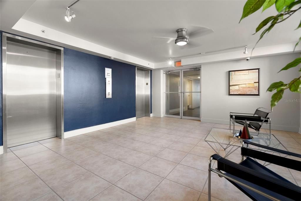 For Sale: $295,999 (2 beds, 2 baths, 1045 Square Feet)