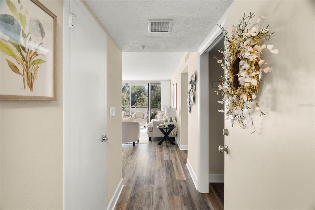 For Sale: $295,999 (2 beds, 2 baths, 1045 Square Feet)