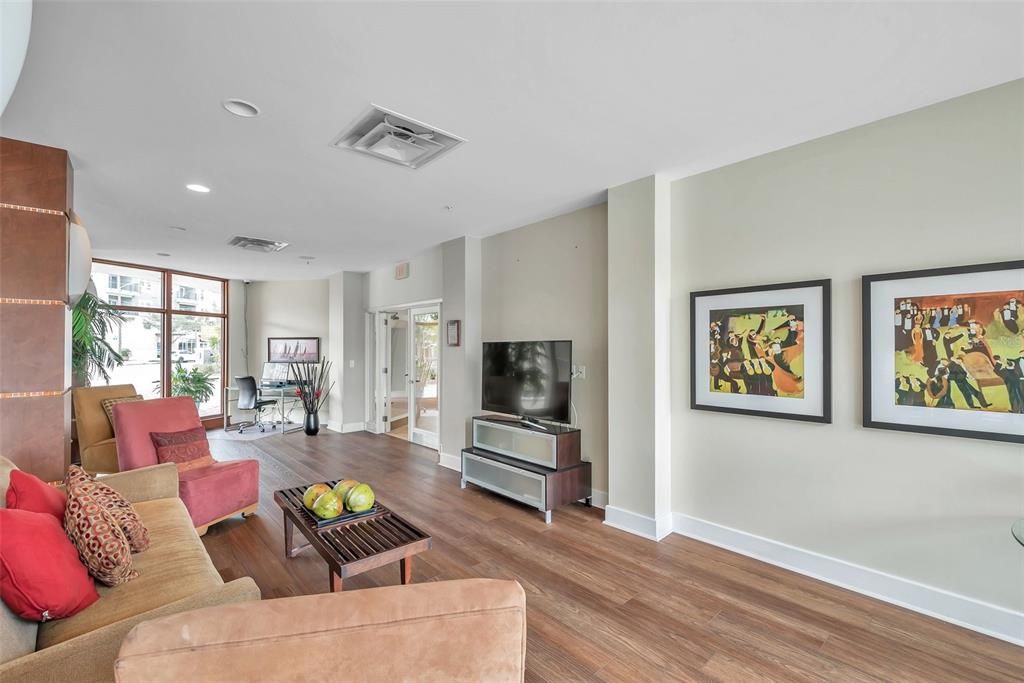 For Sale: $295,999 (2 beds, 2 baths, 1045 Square Feet)