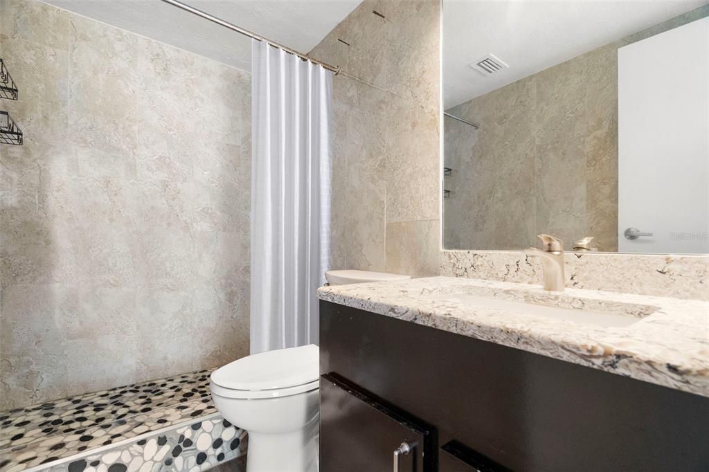 For Sale: $295,999 (2 beds, 2 baths, 1045 Square Feet)