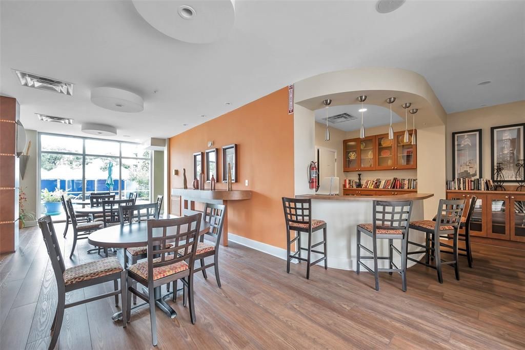 For Sale: $295,999 (2 beds, 2 baths, 1045 Square Feet)