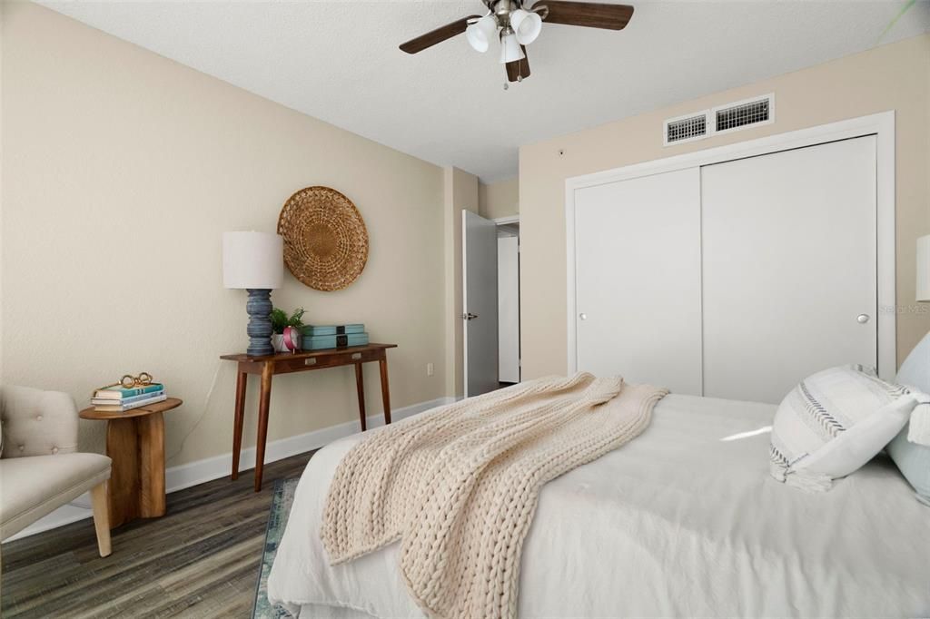 For Sale: $295,999 (2 beds, 2 baths, 1045 Square Feet)