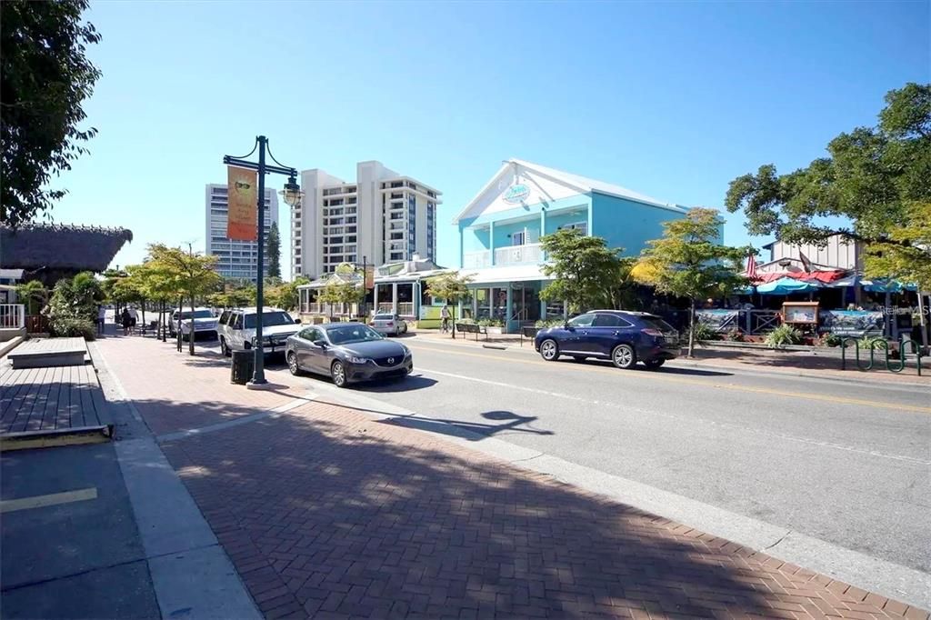 出租: $2,300 (2 贝兹, 2 浴室, 1101 平方英尺)