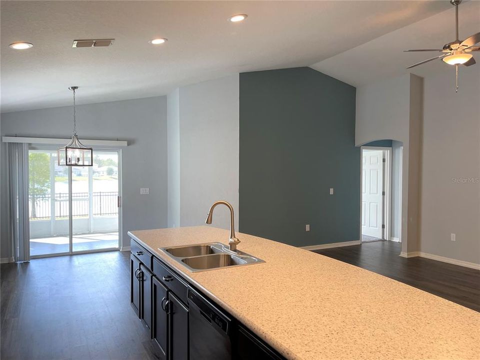 En Renta: $2,595 (4 camas, 2 baños, 1717 Pies cuadrados)