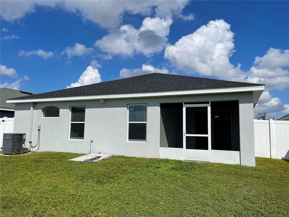 En Renta: $2,595 (4 camas, 2 baños, 1717 Pies cuadrados)