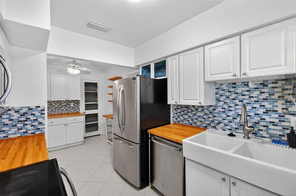 На продажу: $415,000 (2 спален, 1 ванн, 1187 Квадратных фут)