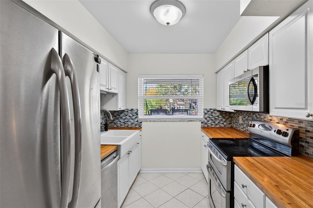 На продажу: $415,000 (2 спален, 1 ванн, 1187 Квадратных фут)