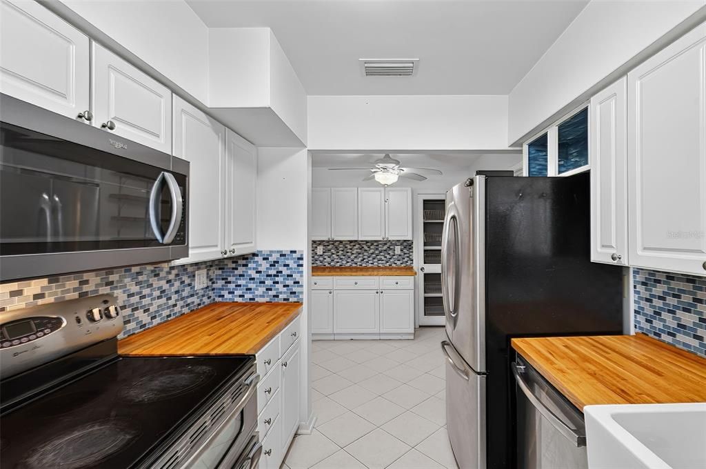 На продажу: $415,000 (2 спален, 1 ванн, 1187 Квадратных фут)