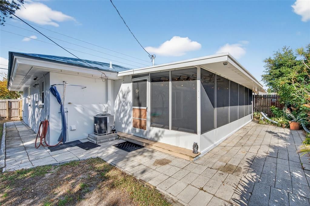 На продажу: $415,000 (2 спален, 1 ванн, 1187 Квадратных фут)