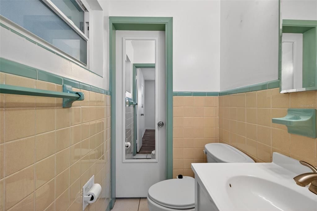 На продажу: $415,000 (2 спален, 1 ванн, 1187 Квадратных фут)