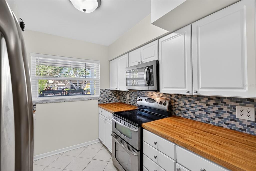 На продажу: $415,000 (2 спален, 1 ванн, 1187 Квадратных фут)