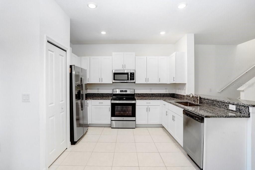 For Rent: $1,950 (3 beds, 2 baths, 1634 Square Feet)