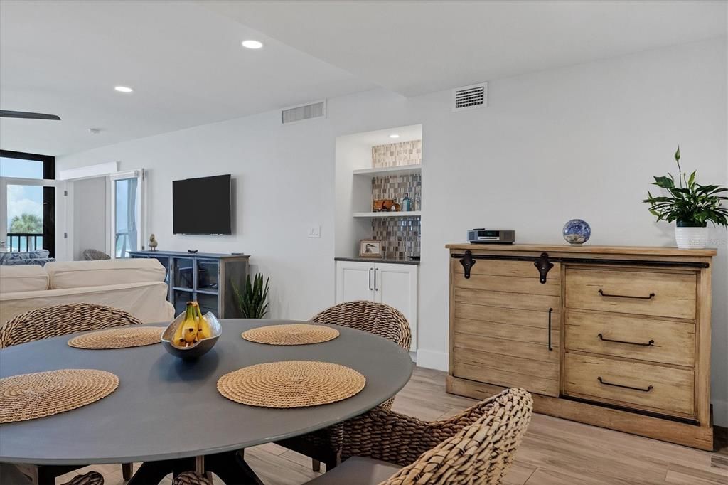 For Rent: $6,500 (2 beds, 2 baths, 1337 Square Feet)