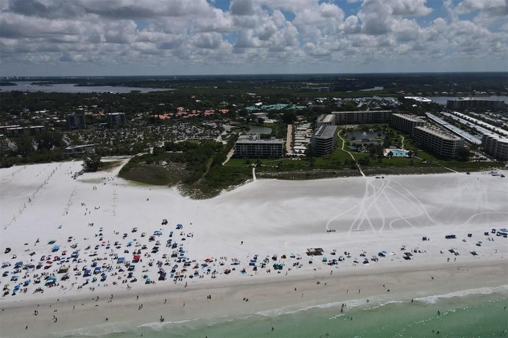 For Rent: $6,500 (2 beds, 2 baths, 1337 Square Feet)