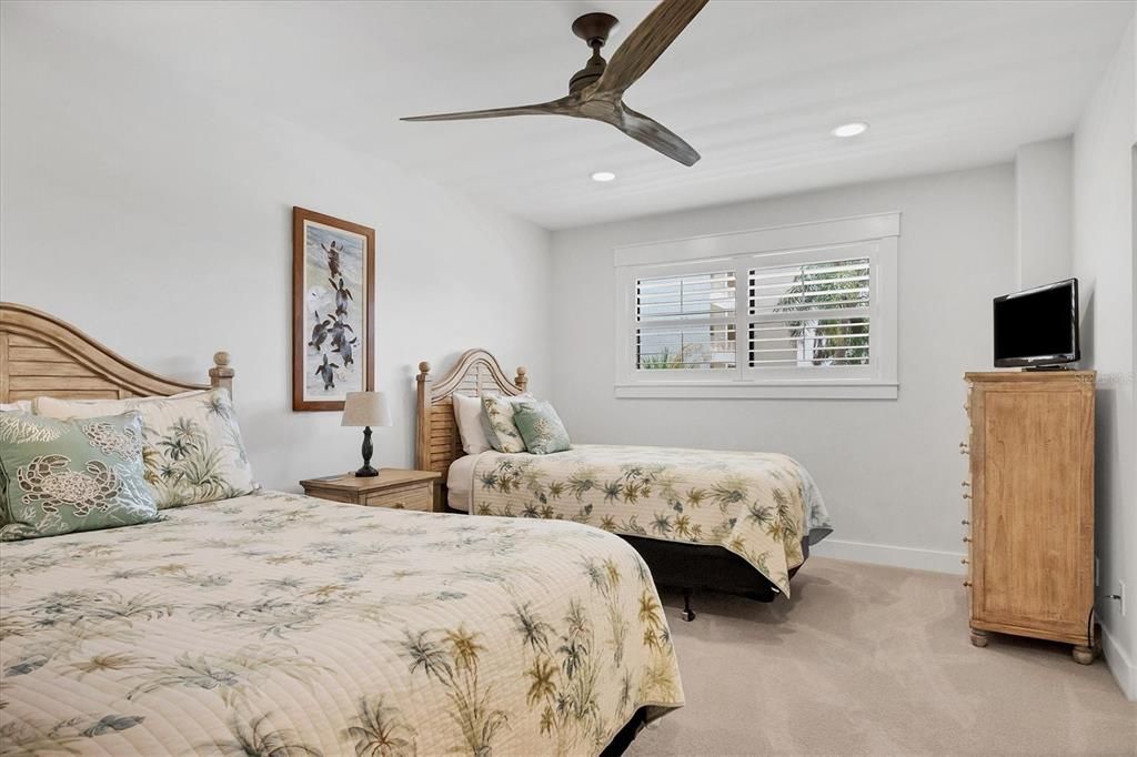 For Rent: $6,500 (2 beds, 2 baths, 1337 Square Feet)