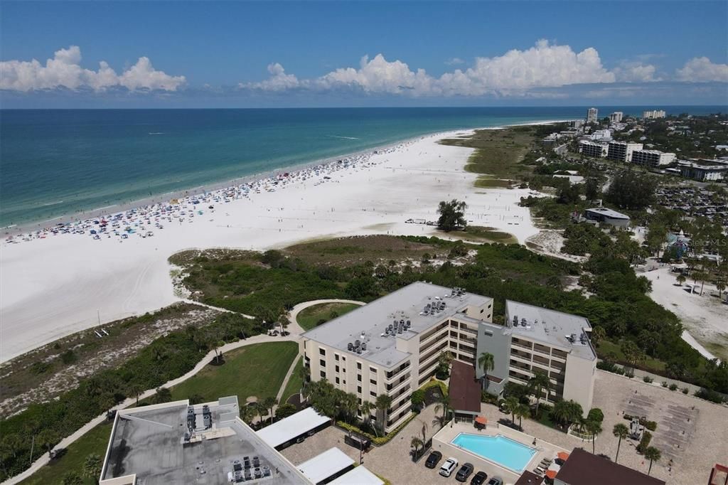 For Rent: $6,500 (2 beds, 2 baths, 1337 Square Feet)