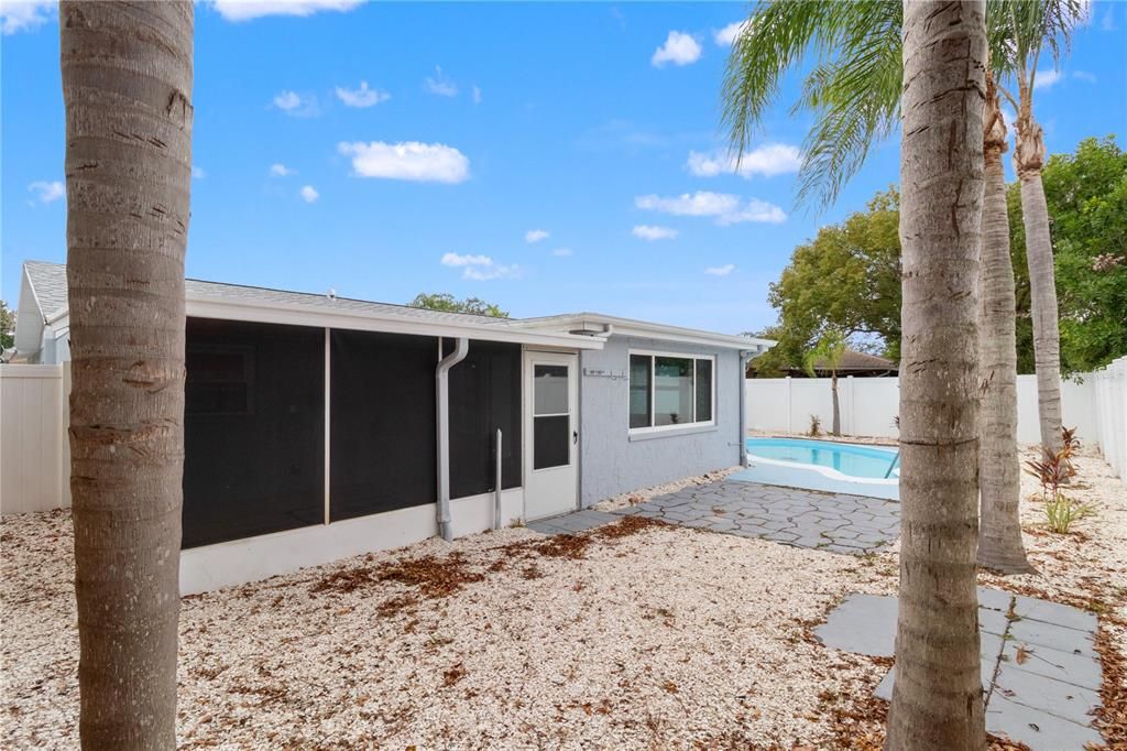 For Rent: $2,700 (3 beds, 2 baths, 1296 Square Feet)