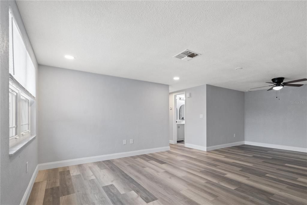 For Rent: $2,700 (3 beds, 2 baths, 1296 Square Feet)