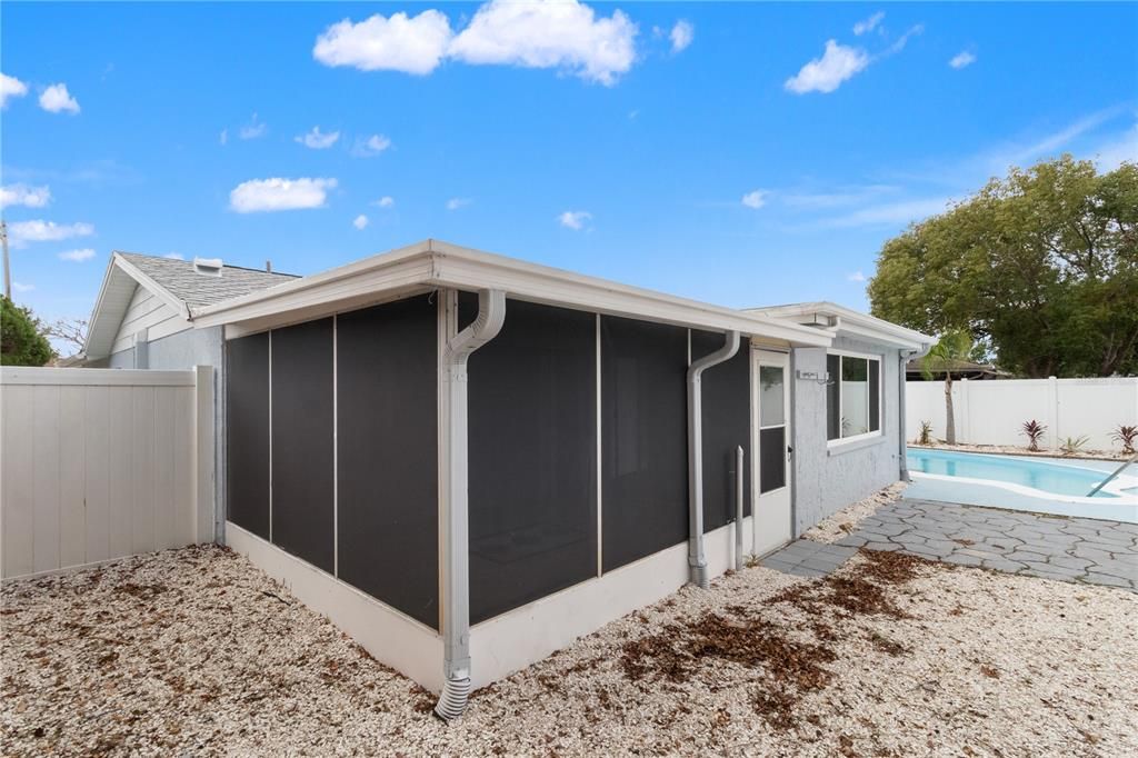 For Rent: $2,700 (3 beds, 2 baths, 1296 Square Feet)