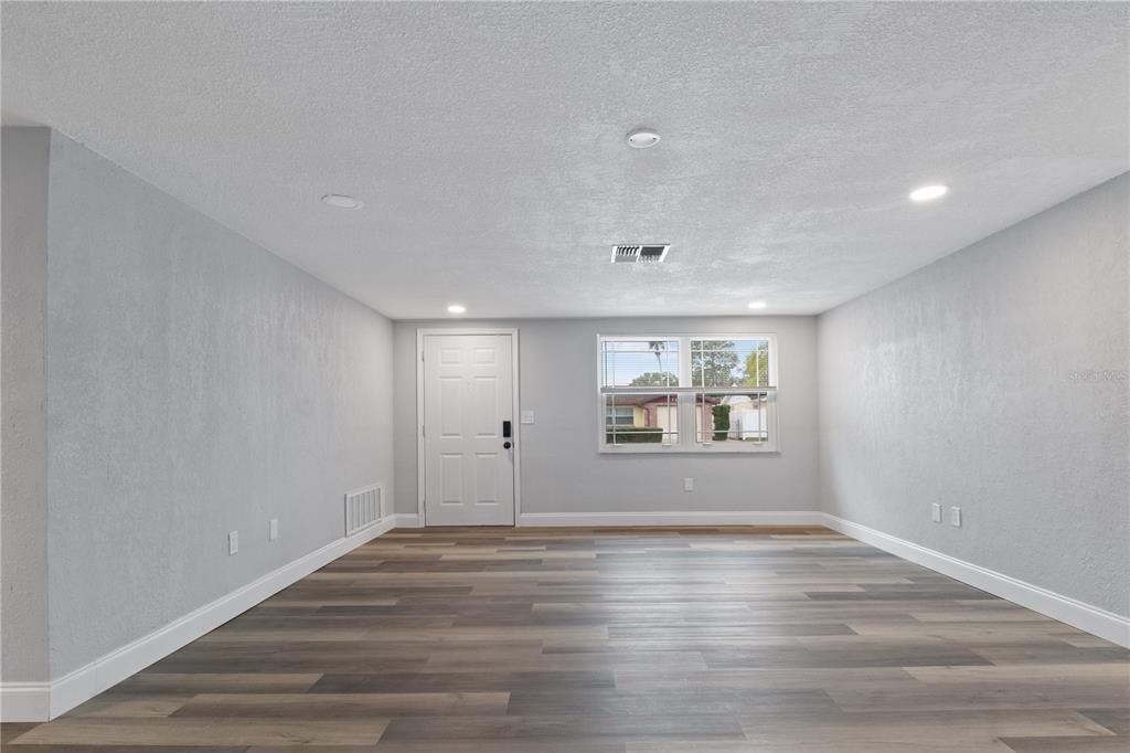 For Rent: $2,700 (3 beds, 2 baths, 1296 Square Feet)