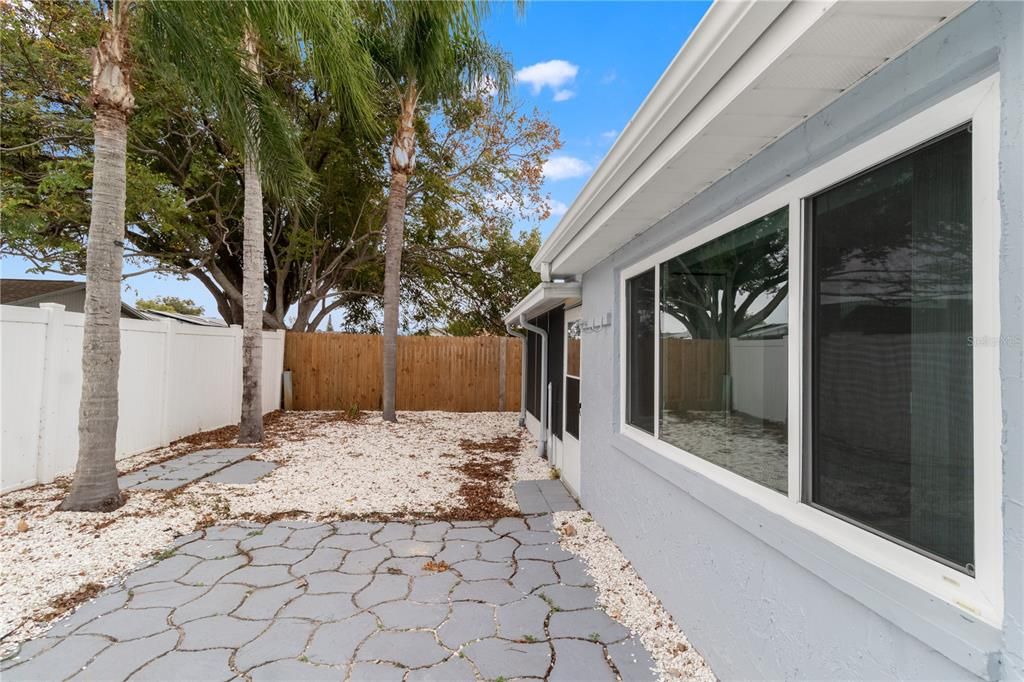 For Rent: $2,700 (3 beds, 2 baths, 1296 Square Feet)