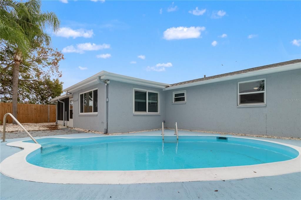 For Rent: $2,700 (3 beds, 2 baths, 1296 Square Feet)