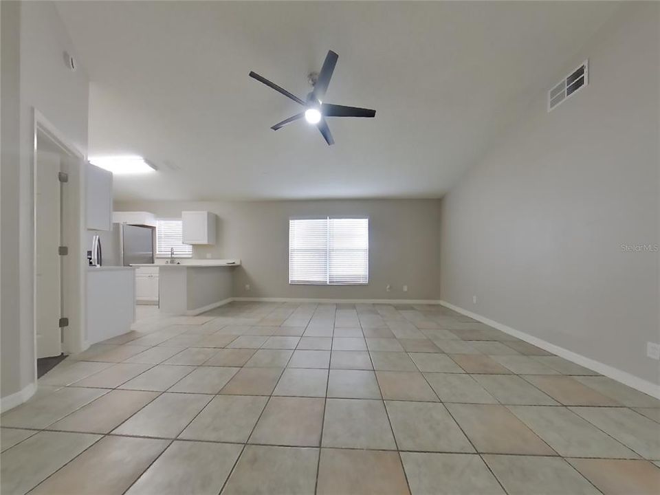 В аренду: $2,099 (3 спален, 2 ванн, 1087 Квадратных фут)