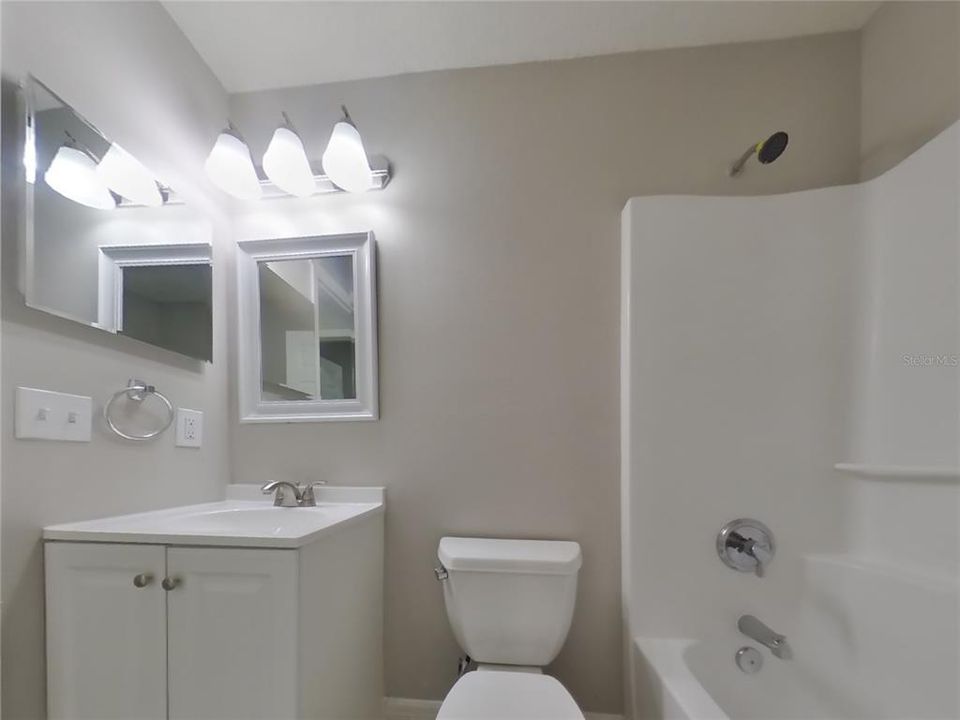 В аренду: $2,099 (3 спален, 2 ванн, 1087 Квадратных фут)