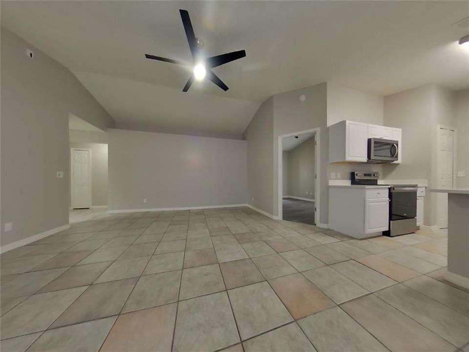 В аренду: $2,099 (3 спален, 2 ванн, 1087 Квадратных фут)