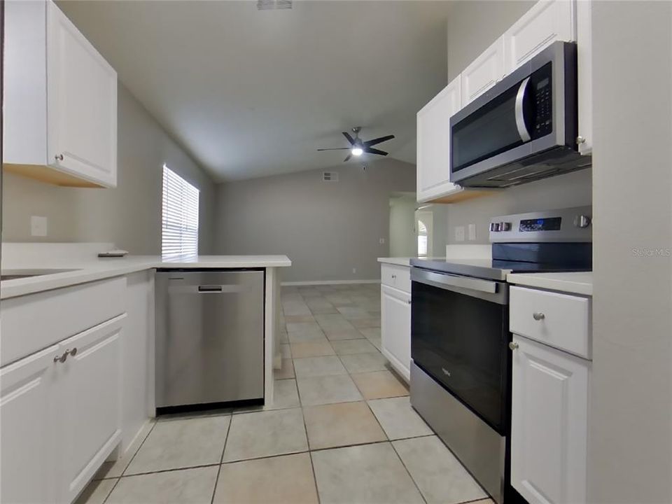 В аренду: $2,099 (3 спален, 2 ванн, 1087 Квадратных фут)