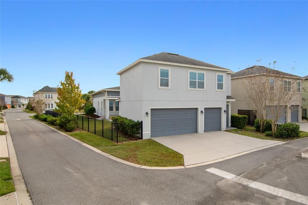 For Rent: $3,700 (3 beds, 2 baths, 2098 Square Feet)