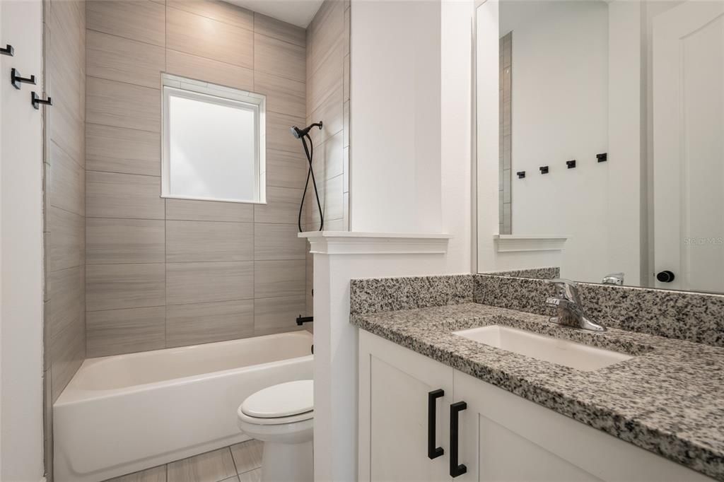 For Rent: $3,700 (3 beds, 2 baths, 2098 Square Feet)