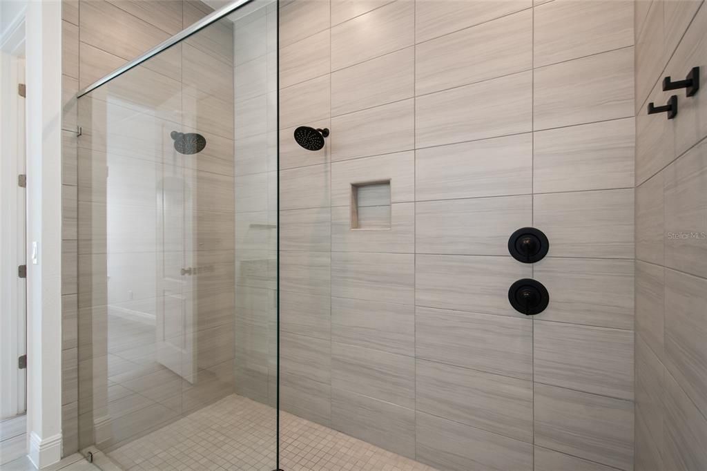 For Rent: $3,700 (3 beds, 2 baths, 2098 Square Feet)