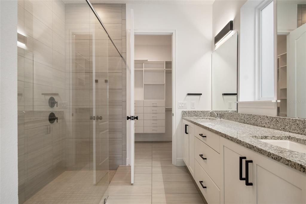 For Rent: $3,700 (3 beds, 2 baths, 2098 Square Feet)