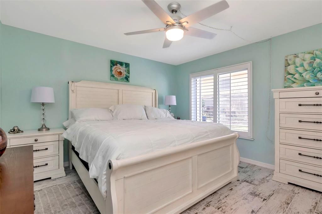 待售: $230,000 (2 贝兹, 2 浴室, 1100 平方英尺)