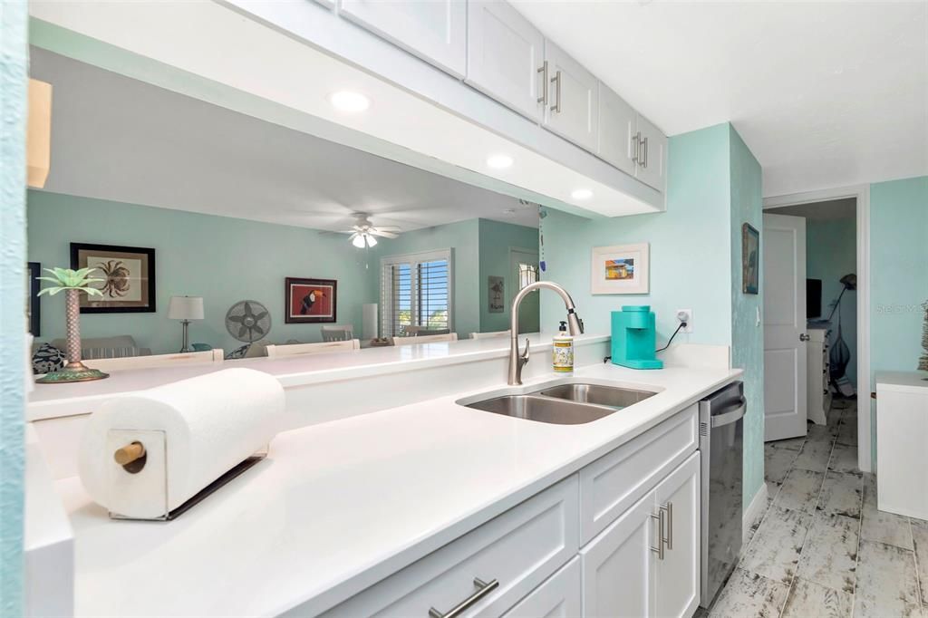 待售: $230,000 (2 贝兹, 2 浴室, 1100 平方英尺)