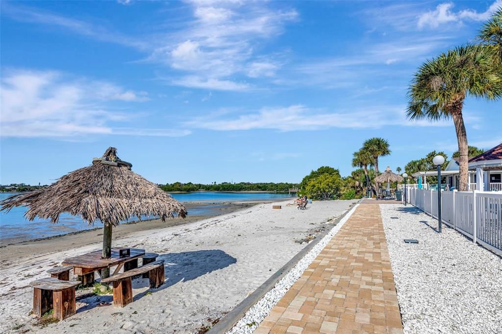 待售: $230,000 (2 贝兹, 2 浴室, 1100 平方英尺)