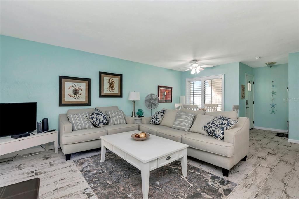 待售: $230,000 (2 贝兹, 2 浴室, 1100 平方英尺)