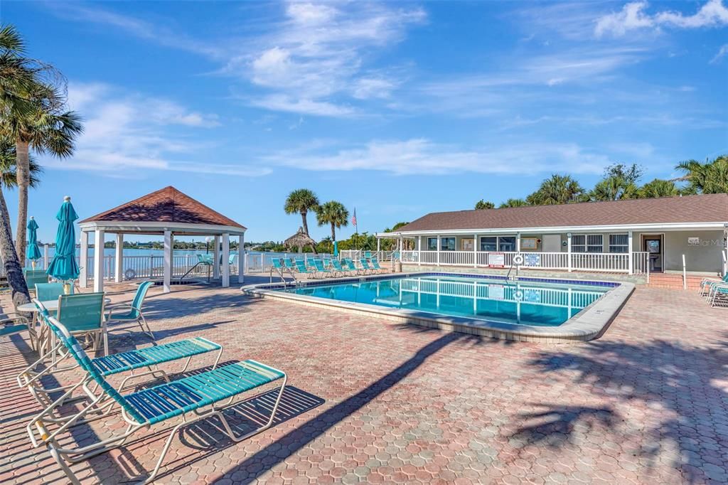 待售: $230,000 (2 贝兹, 2 浴室, 1100 平方英尺)