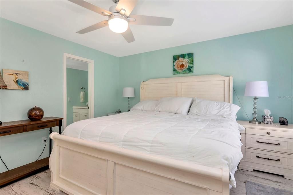 待售: $230,000 (2 贝兹, 2 浴室, 1100 平方英尺)