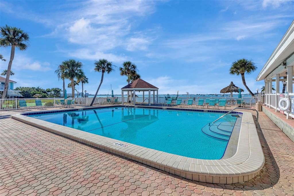 待售: $230,000 (2 贝兹, 2 浴室, 1100 平方英尺)