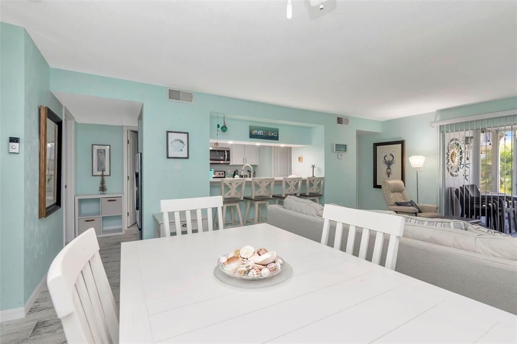 待售: $230,000 (2 贝兹, 2 浴室, 1100 平方英尺)