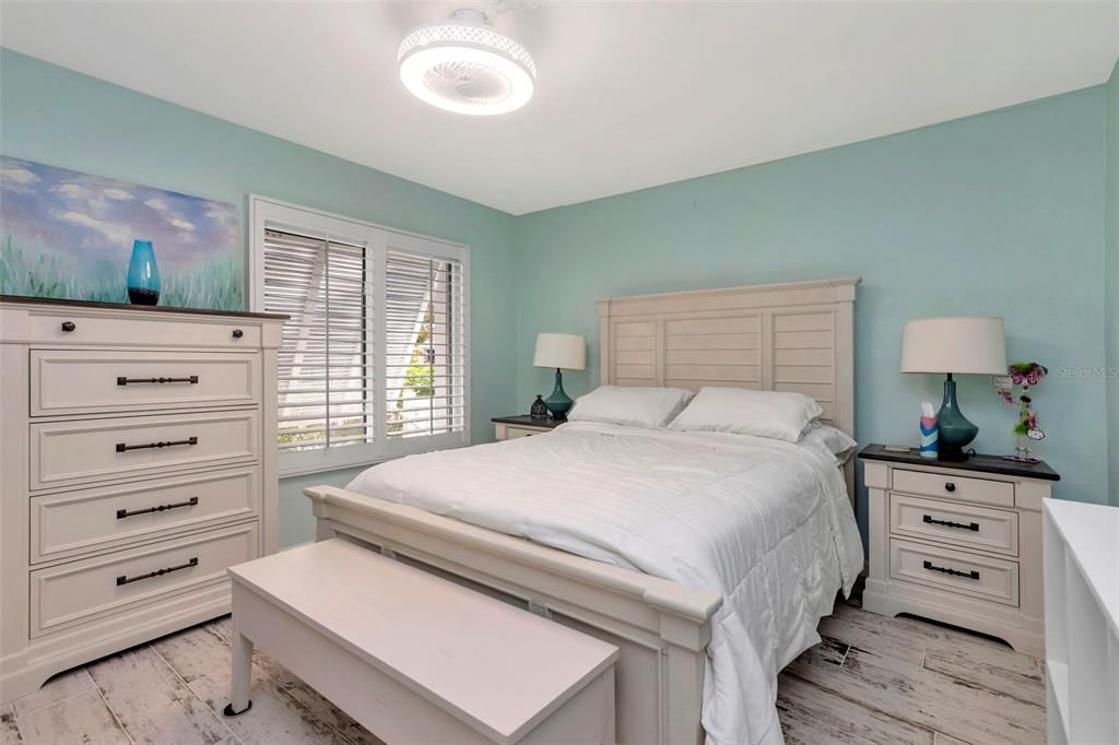 待售: $230,000 (2 贝兹, 2 浴室, 1100 平方英尺)