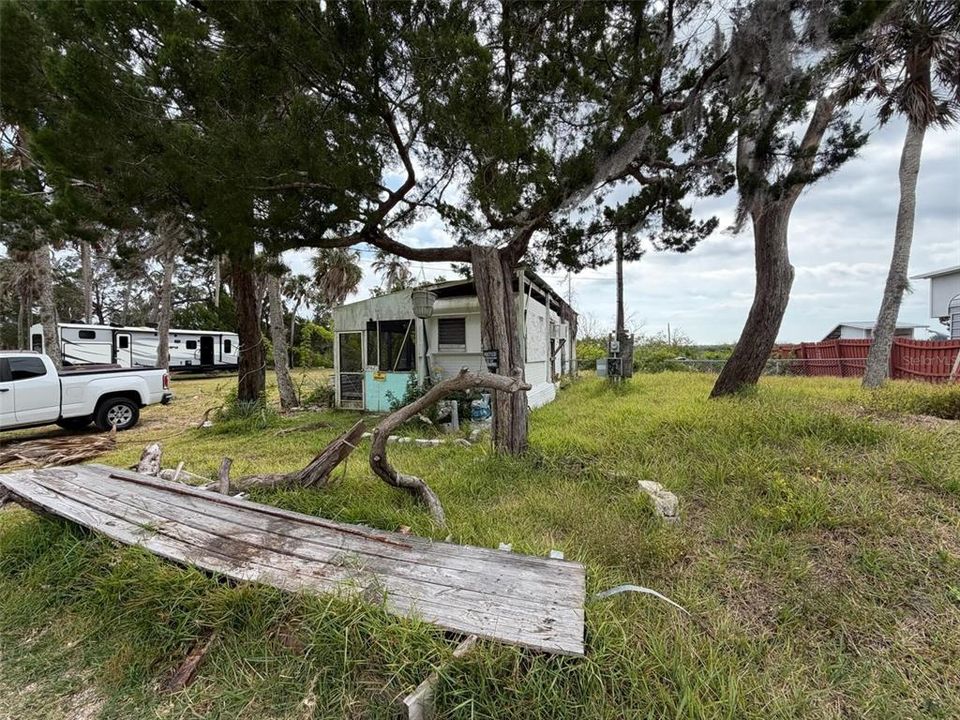 For Sale: $107,000 (1 beds, 1 baths, 272 Square Feet)