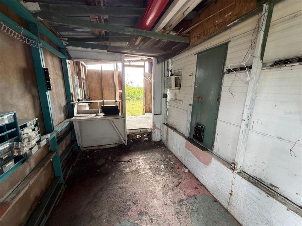 For Sale: $107,000 (1 beds, 1 baths, 272 Square Feet)