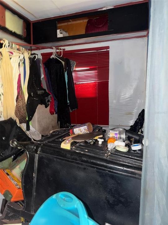 For Sale: $107,000 (1 beds, 1 baths, 272 Square Feet)