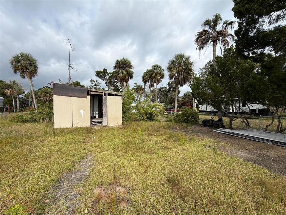 For Sale: $107,000 (1 beds, 1 baths, 272 Square Feet)