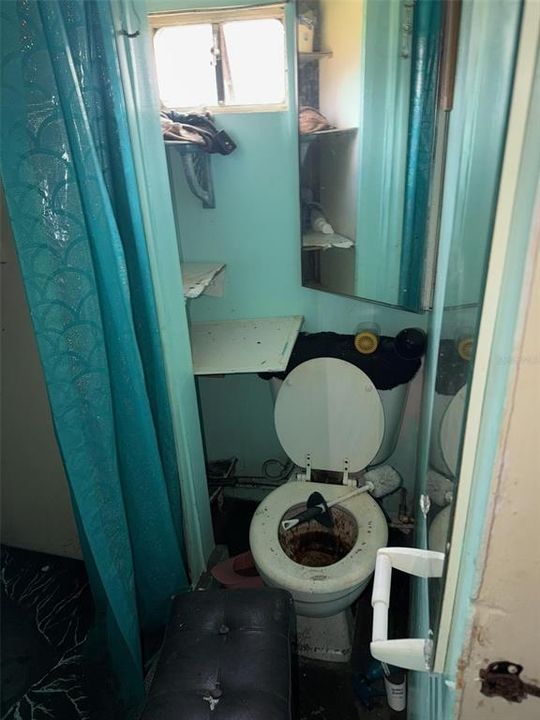 For Sale: $107,000 (1 beds, 1 baths, 272 Square Feet)